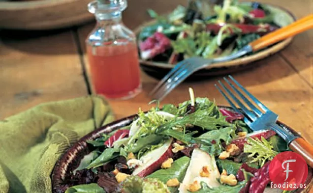 Ensalada de Campo con Peras y Queso Azul