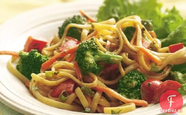 Ensaladera con Fideos y Salsa de Maní