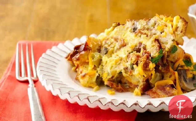 Tocino de Cocción Lenta, Queso Cheddar Ahumado y Cazuela de Huevo