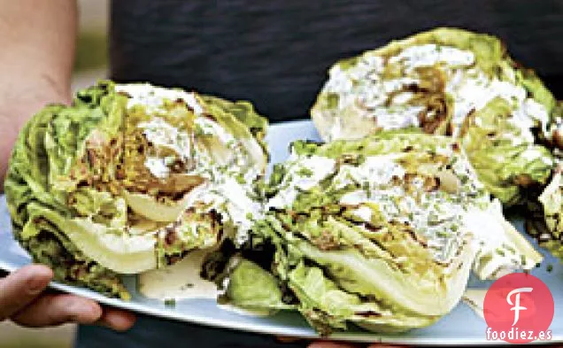 Lechuga De Mantequilla A La Parrilla Con Aderezo De Lechuga de Mantequilla y cebollino