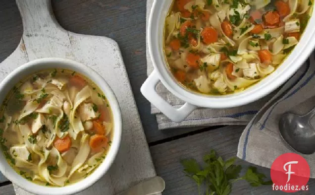 Sopa de Fideos de Pollo Fácil