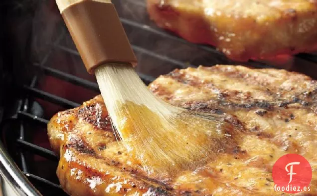 Chuletas de Cerdo a la Parrilla con Glaseado de Manzana de Arce