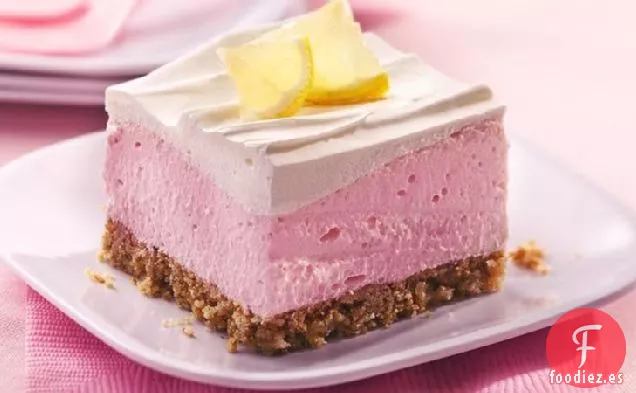 Postre de Limonada Rosa Esponjosa con Corteza de Pretzel