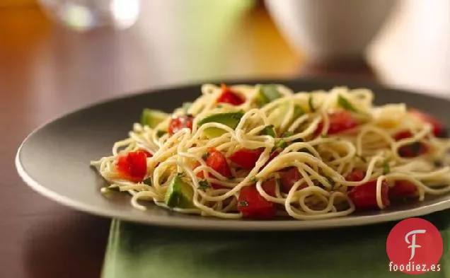 Pasta de Cabello de Ángel con Aguacate y Tomates