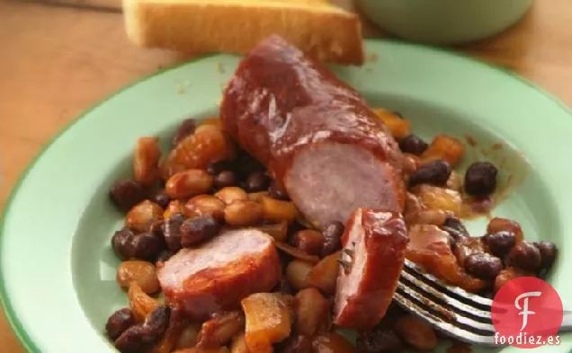 Frijoles y Salchichas Pulidas a la Parrilla de Cocción Lenta
