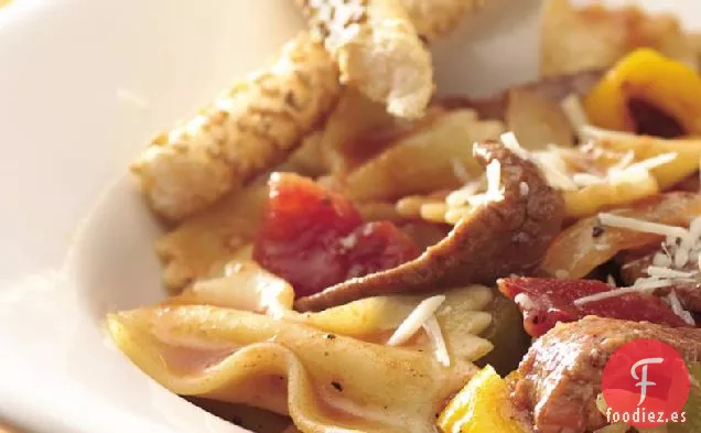 Pasta con Pajarita con Carne de Res y Tomates