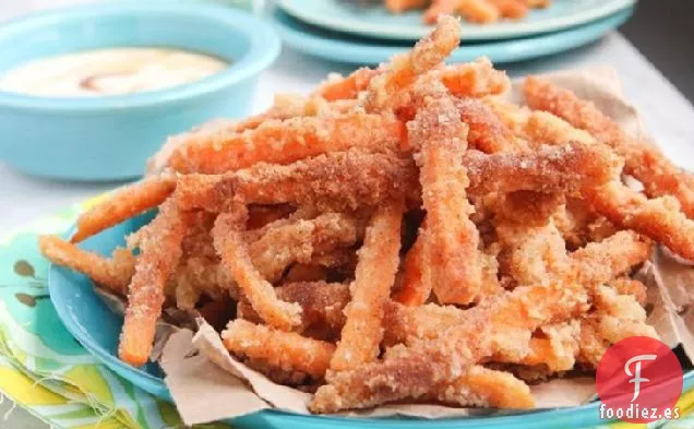 Patatas Fritas con Dulce de Azúcar y Canela con Salsa Cremosa de Coco y Arce