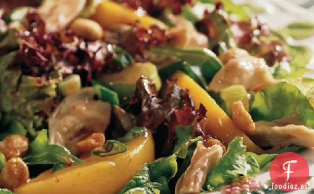 Ensalada de Pollo con Melocotón y Maní
