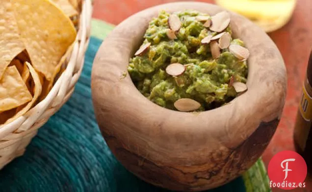 Guacamole de Almendras Tostadas con Albaricoques