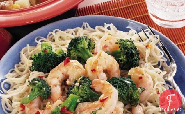Camarones y Brócoli Lo Mein