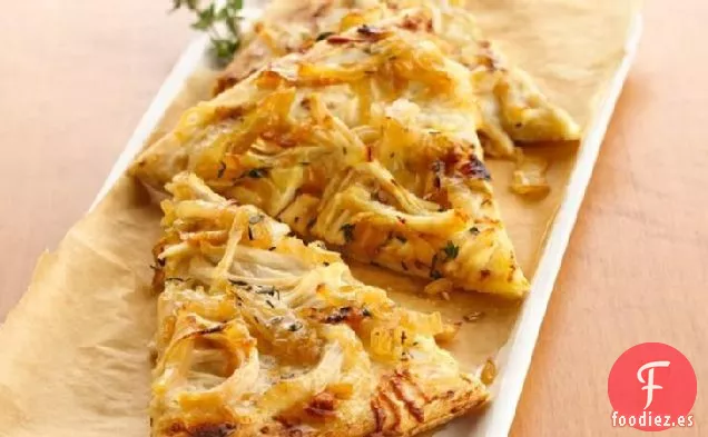 Pizza de Pollo Blanco a la Parrilla con Cebollas Dulces Caramelizadas