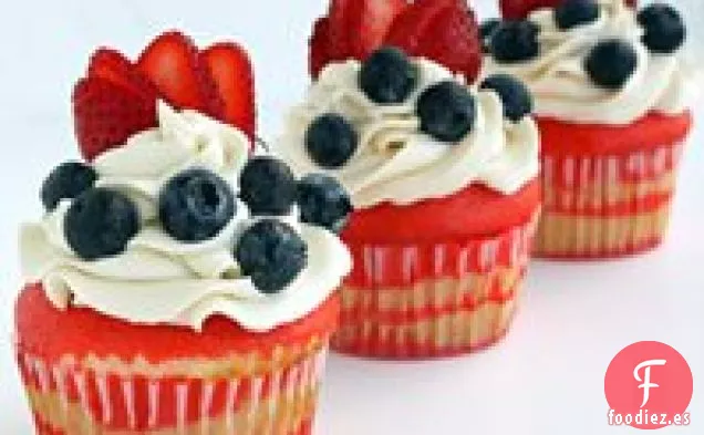 Cupcakes Bandera con Crema de Mantequilla de Vainilla