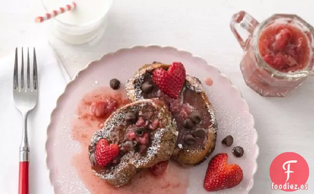 Tostadas Francesas de Chocolate con Jarabe de Fresa
