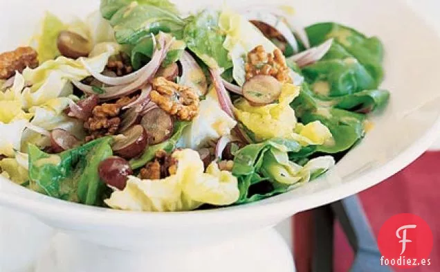 Ensalada de Lechuga de Mantequilla con Nueces y Uvas