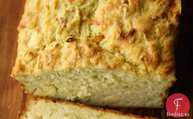Pan Rápido de Manzana y Queso Cheddar