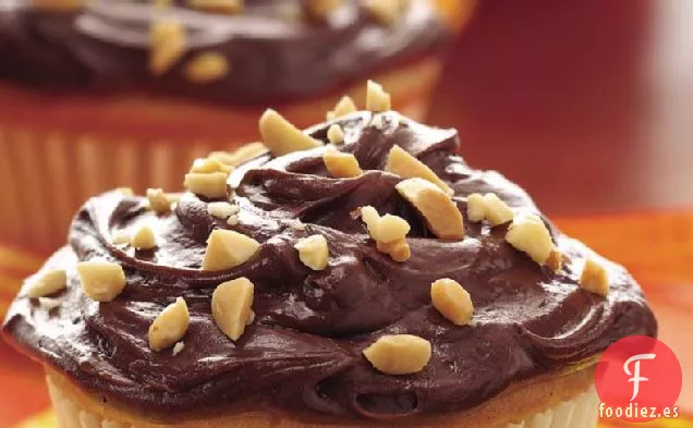 Cupcakes de Mantequilla de Maní con Glaseado de Chocolate