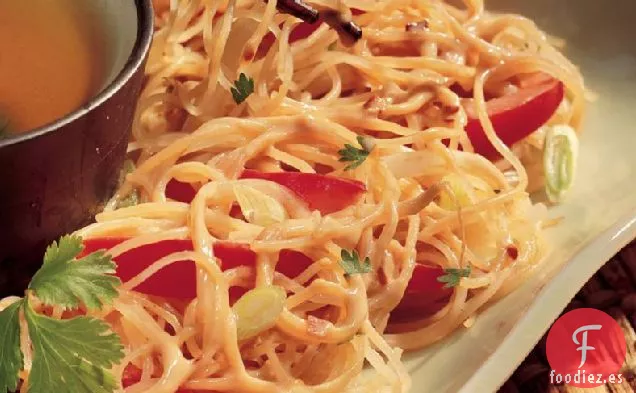 Fideos de Arroz con Salsa de Maní