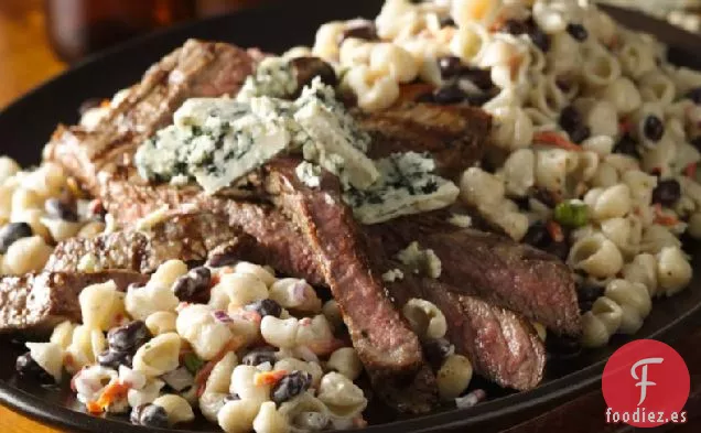 Ensalada de Pasta Negra y Azul con Carne