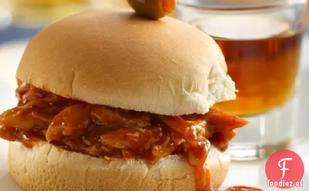 Deslizadores de Pollo a la Barbacoa con Whisky y Cerveza