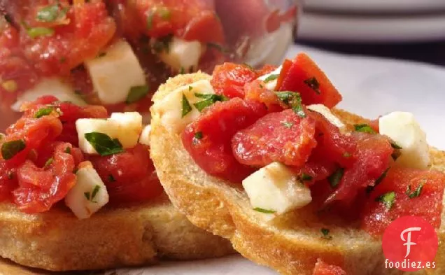 Crostini de Ajo con Mozzarella Fresca