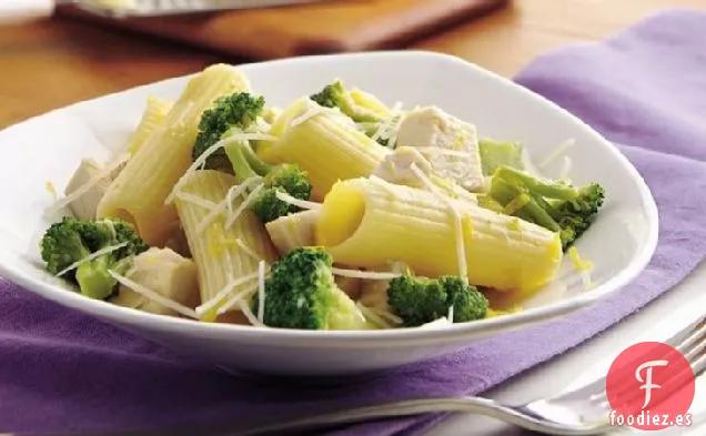 Rigatoni de Pollo al Limón con Brócoli