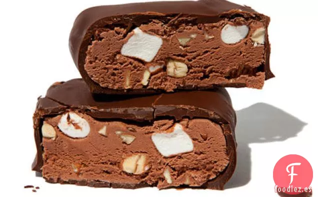 Barras de Helado Rocky Road Bañadas en Chocolate