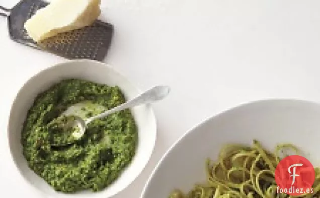 Pesto De Ajo Tostado Y Mostaza Verde Con Queso Pecorino Romano