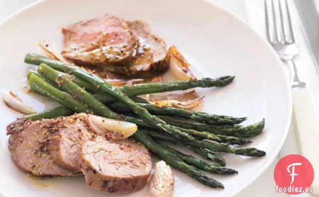 Cerdo Asado y Espárragos con Vinagreta de Mostaza