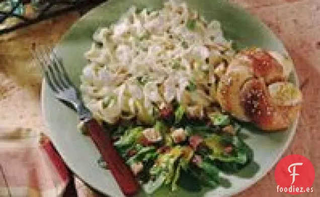 Ensalada César Cremosa de Pollo y Pasta