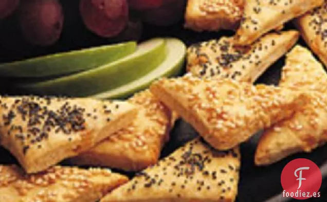 Triángulos de Cerveza y Queso con Salsa de Queso Picante