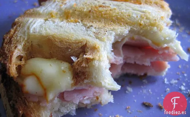 Panini De Jamón, Pollo Y Queso Cheddar Con Mostaza De Albaricoque