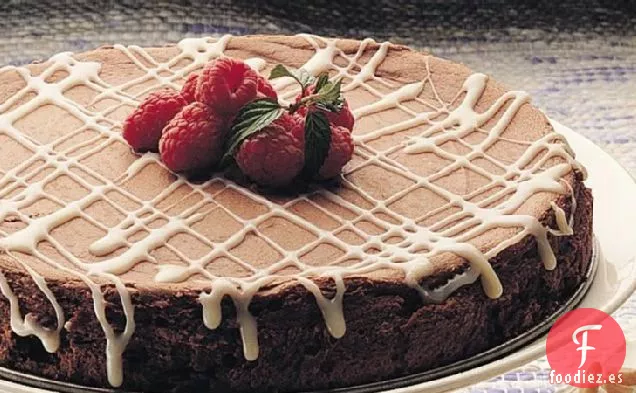 Tarta de Queso de Chocolate Agridulce con Salsa de Trufa Blanca