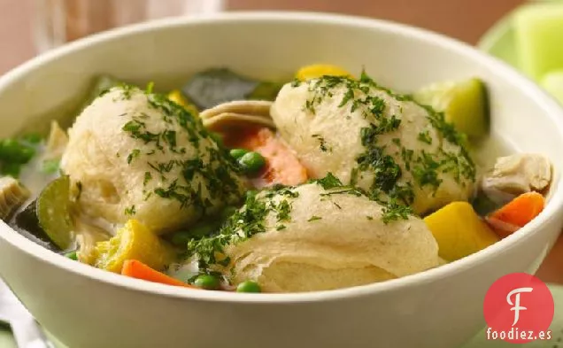 Sopa de Pollo de Verano con Albóndigas de Galletas
