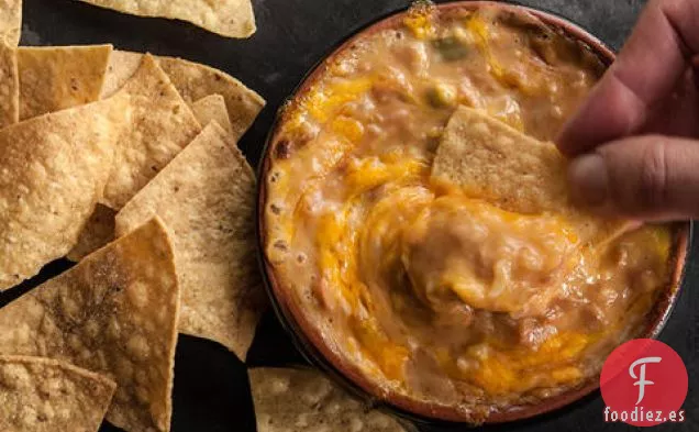 Dip Caliente de Frijoles con Queso