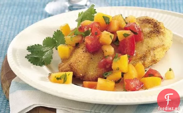 Pollo a la Harina de Maíz con Salsa de Melocotón Fresco
