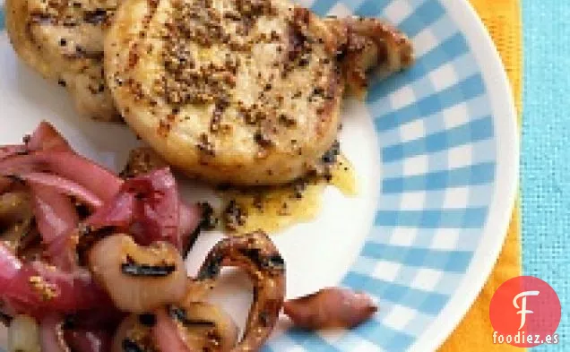 Chuletas De Cerdo Y Cebollas recubiertas De Mostaza