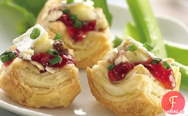 Tazas de Pastelería de Brie y Cerezas