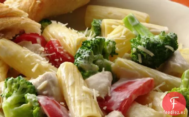 Rigatoni de Pollo con Brócoli y Pimientos