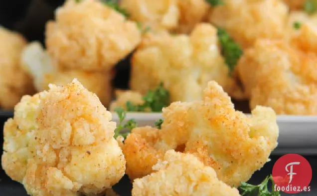 Coliflor Frita Picante con Salsa Ranch de Queso Cheddar Blanco