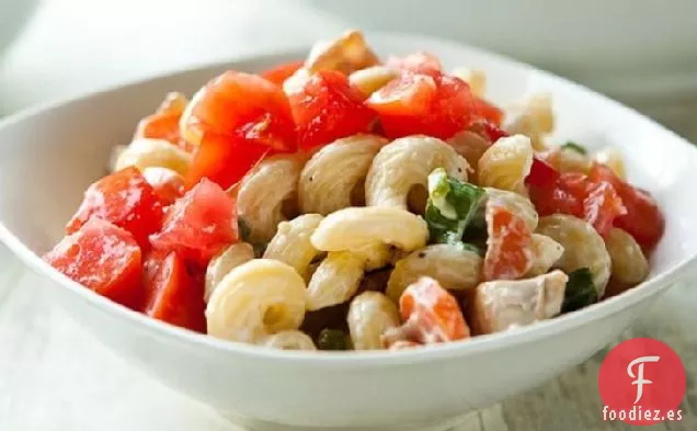 Ensalada de Pasta Ranch con Tocino y Pollo