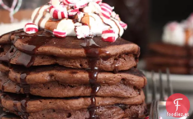 Tarros de Panqueques En Capas con Galletas de Menta y Chocolate