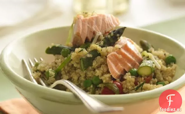 Pilaf de Quinua con Salmón y Espárragos