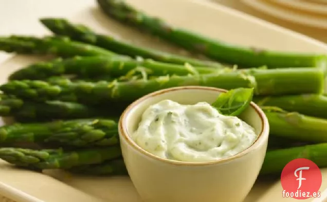 Espárragos con Mayonesa de Pesto de Albahaca