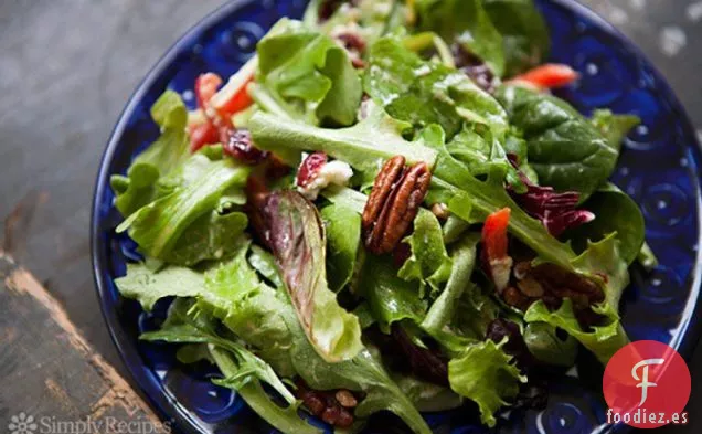 Ensalada Verde Mixta Con Nueces Pecanas, Queso De Cabra Y Mostaza Con Miel V