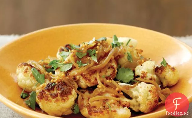 Coliflor con Cebolla Derretida y Semillas de Mostaza
