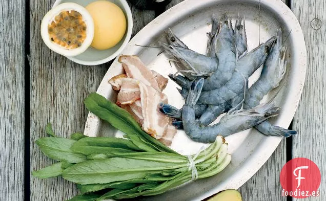 Camarones Envueltos en Tocino con Mostaza de Maracuyá