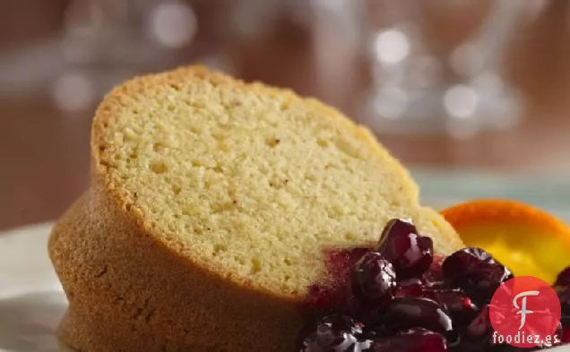 Pastel de Navidad sin Gluten con Salsa de Arándanos