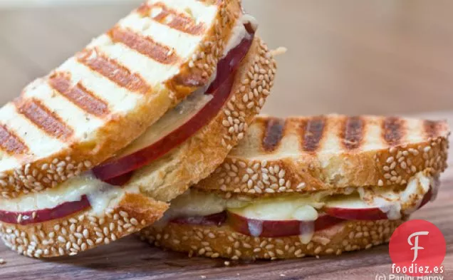 Panini de Cheddar, Manzanas y Mostaza de Rábano Picante