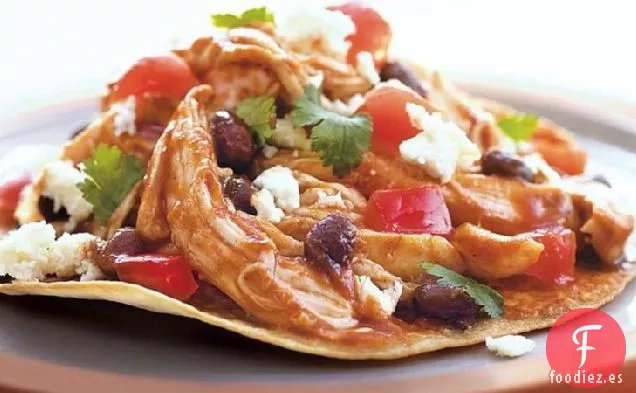 Tostadas de Pollo y Frijoles Negros