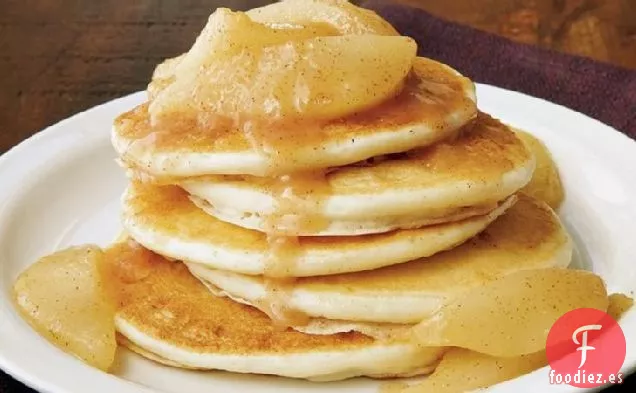 Tortitas de Suero de Mantequilla con Tapa de Pera